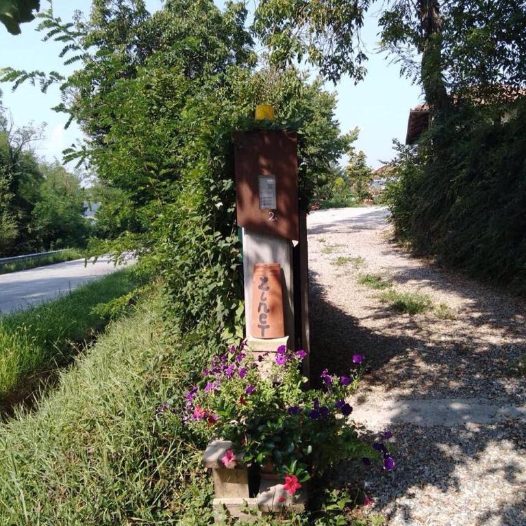 Vonkajšia záhrada v ubytovaní Cascina Linét