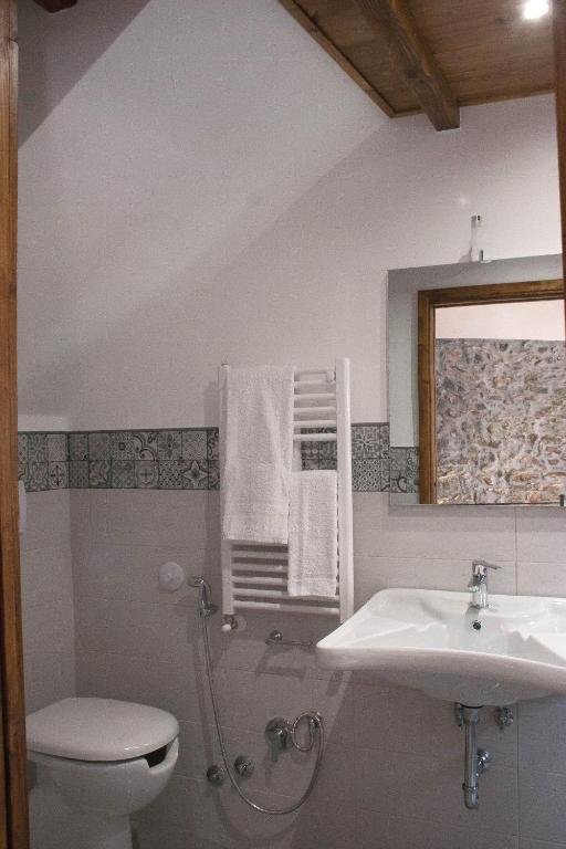 A bathroom at Il Covo dei Re