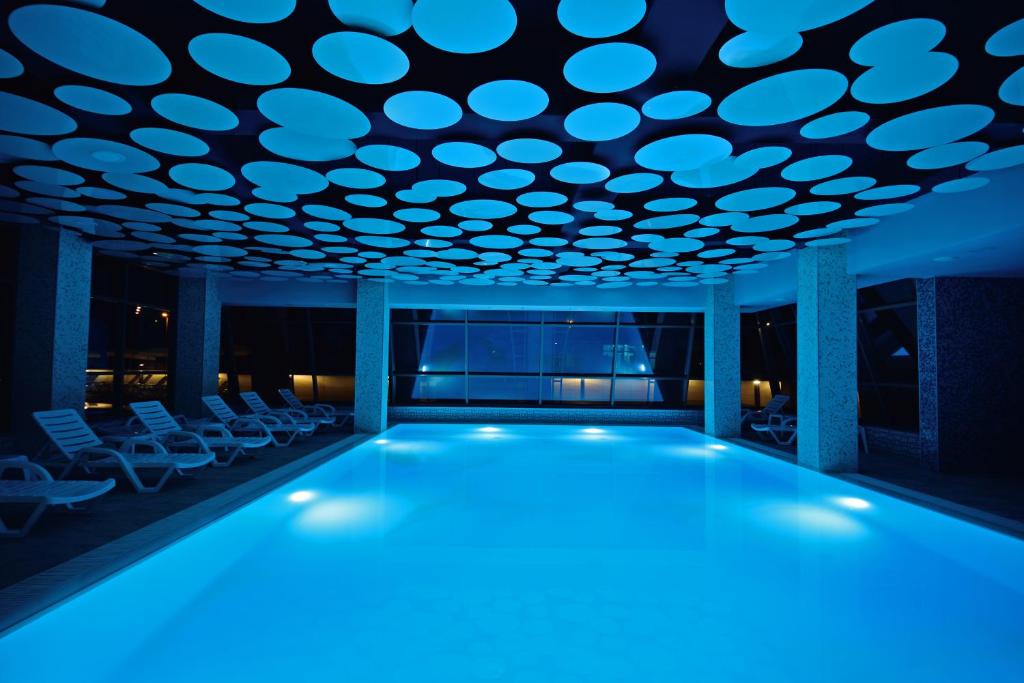 Bazén v ubytování The Grand Gloria Hotel nebo v jeho okolí