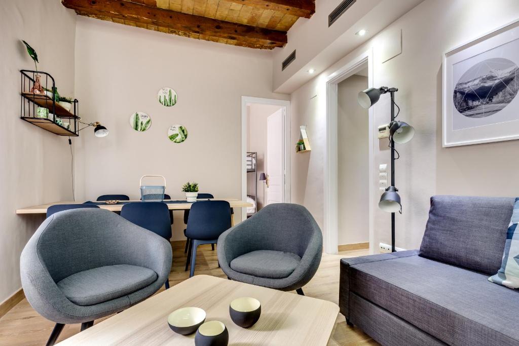 Posedenie v ubytovaní Renovated & Classic 3-Bedroom Sagrada Familia Apt.