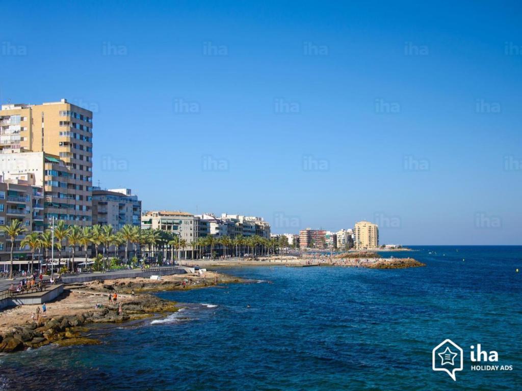 Apartment Downtown with wifi & TV box, Torrevieja, Spain ...