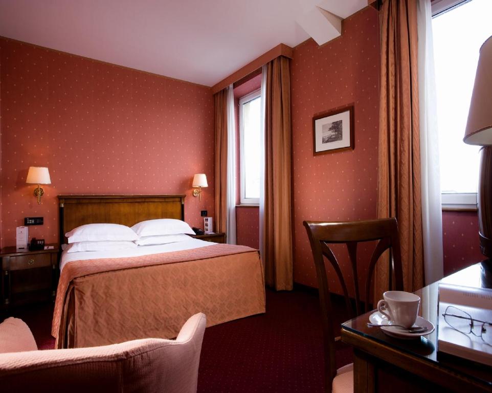 Łóżko lub łóżka w pokoju w obiekcie Ramada by Wyndham Naples
