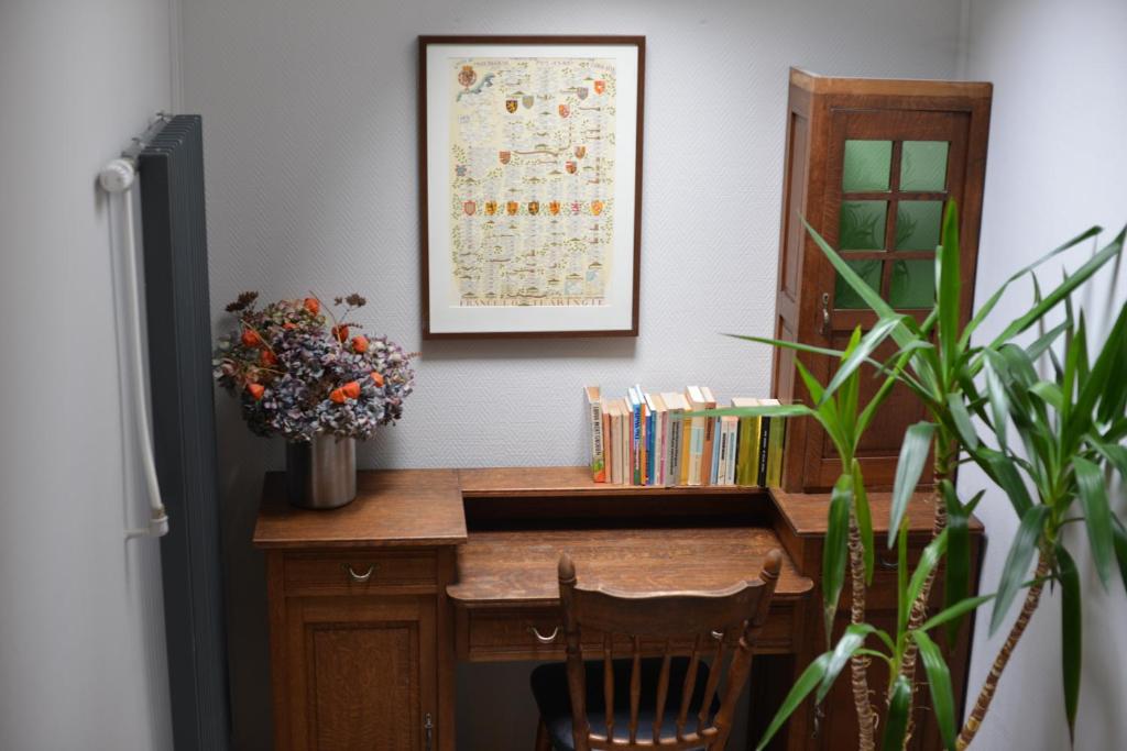 a home office with a wooden desk with a plant at Hotel Dirbach Plage in Dirbach