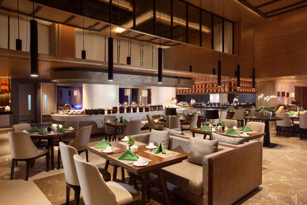 Restaurace v ubytování Hotel Santika Premiere Bandara Palembang
