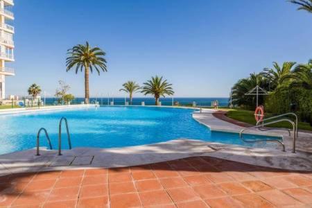 Bazén v ubytovaní Loft del Mar - Charming luxury apartment at La Roca alebo v jeho blízkosti