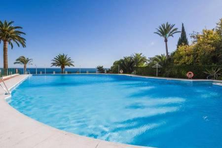 Bazén v ubytovaní Loft del Mar - Charming luxury apartment at La Roca alebo v jeho blízkosti