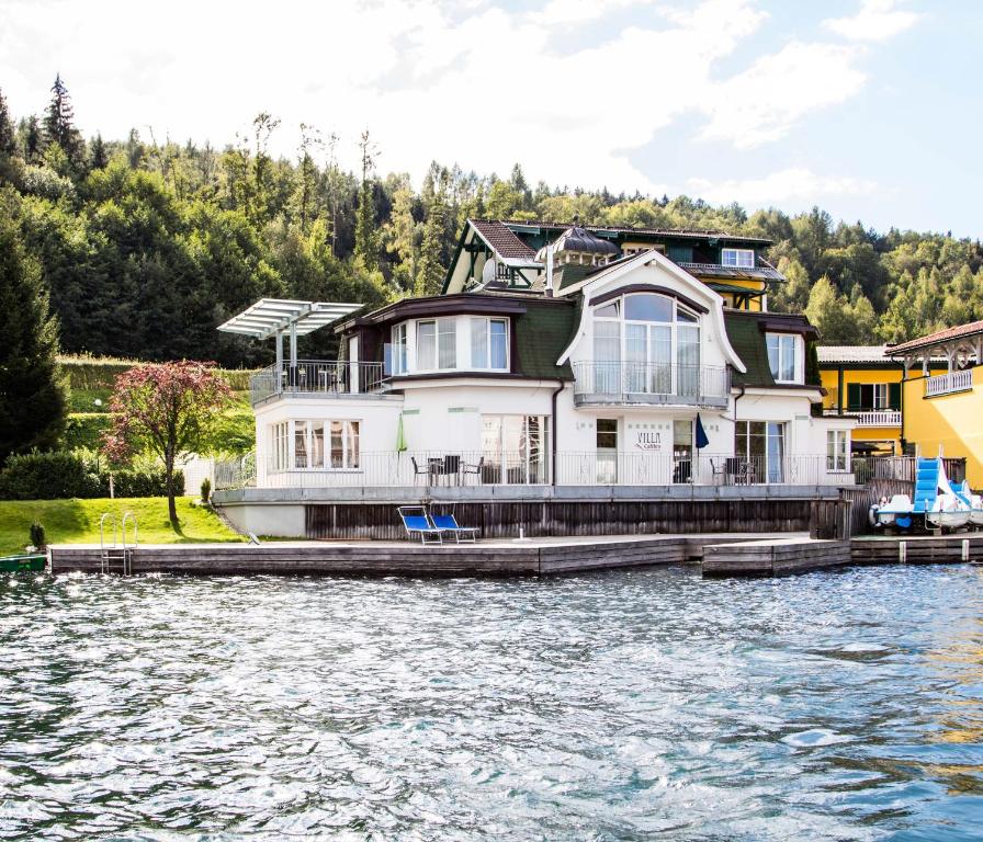 ゼーボーデンにあるVilla Cattinaの水上の桟橋の大家