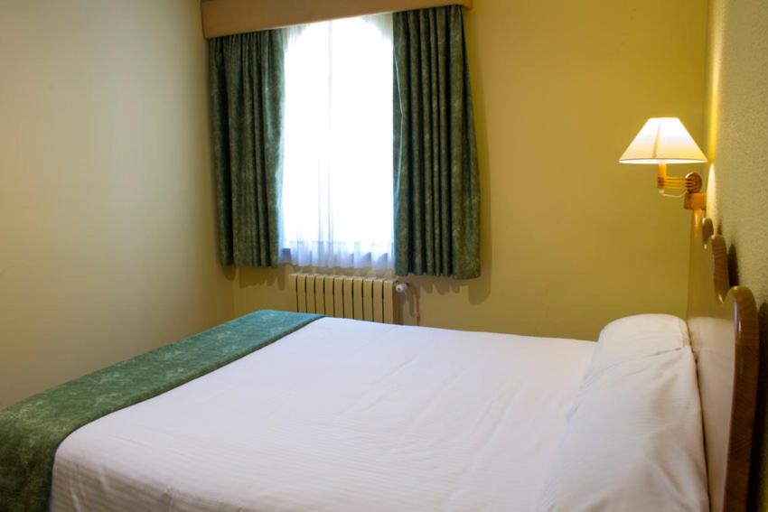 Postel nebo postele na pokoji v ubytování Hotel Vall de Núria