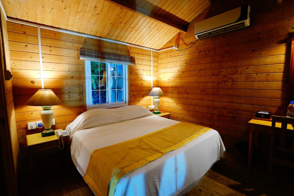 Postel nebo postele na pokoji v ubytování Lotus an Eco Resort Konark