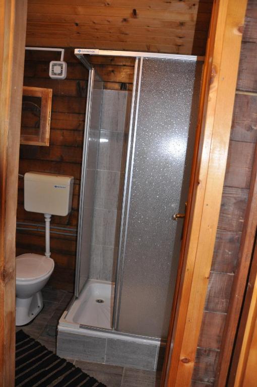 Koupelna v ubytování Chalets & Rooms Čarda Šebešfok