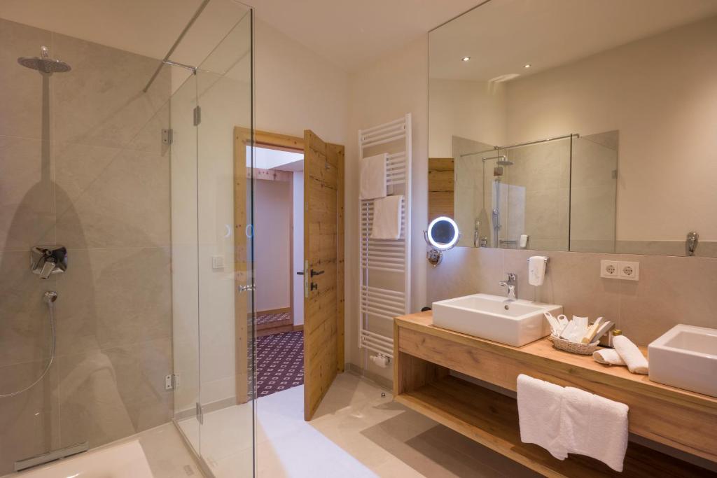 Koupelna v ubytování Hotel & Spa Sonne 4 Sterne Superior