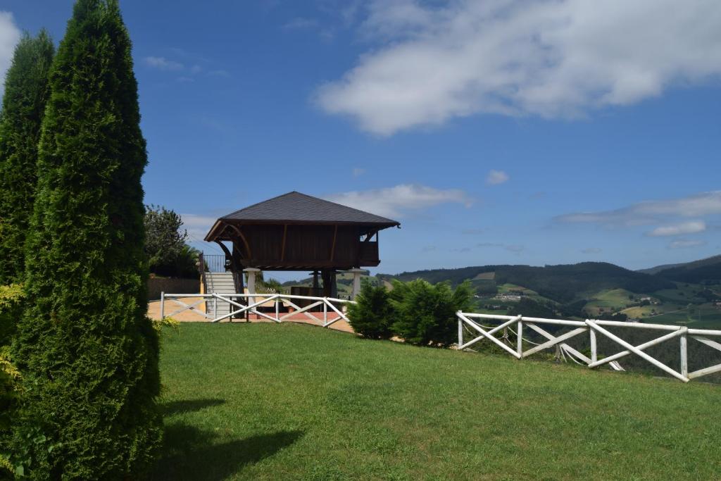 a gazebo in a yard next to a tree at Alborada del Eo in Vegadeo