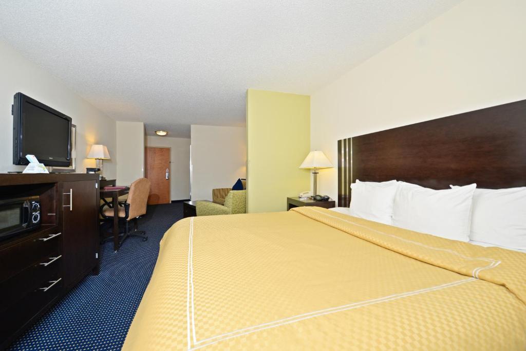 Comfort Suites Lancaster Amish Country photo