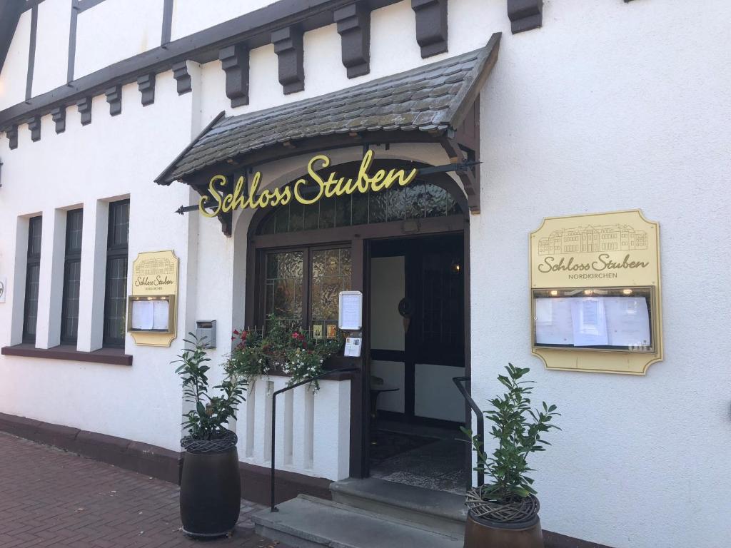 a store with a sign on the front of a building at Hotel SchlossStuben in Nordkirchen