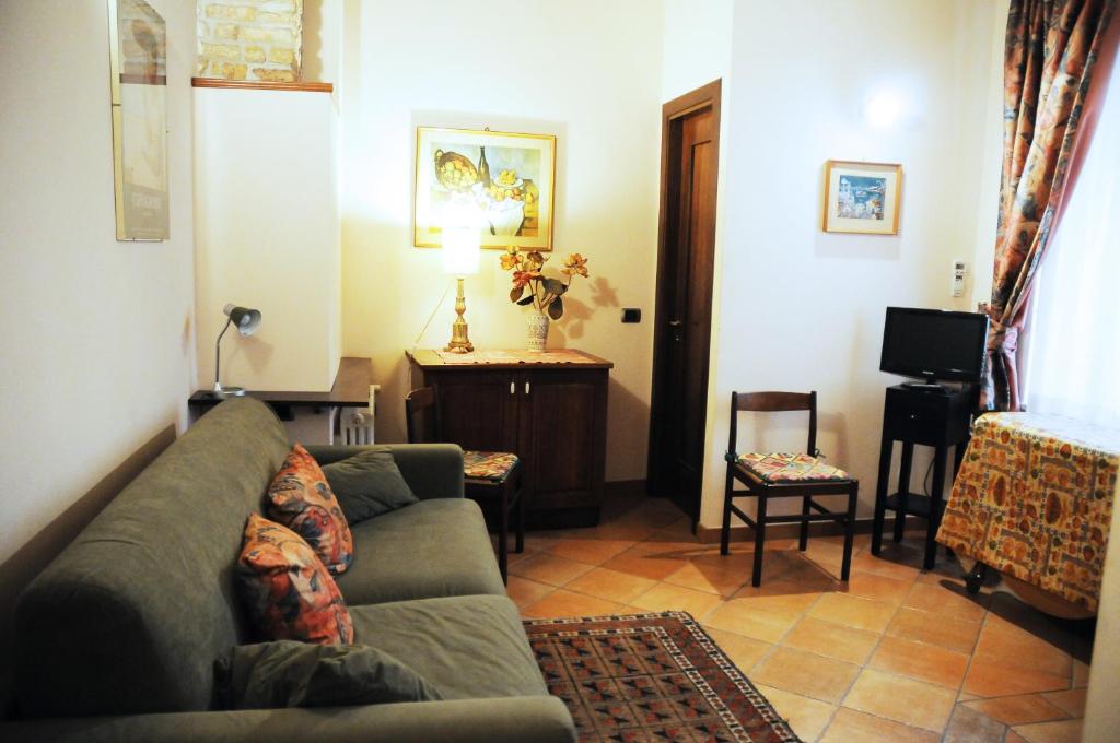 a living room with a couch and a table at Dorsoduro - Corte della Comare in Venice