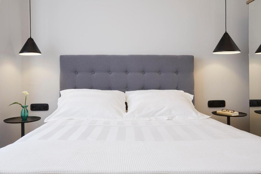 The Artist Athens - Resim 24