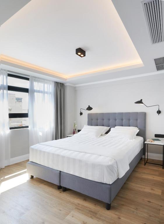 The Artist Athens - Resim 13