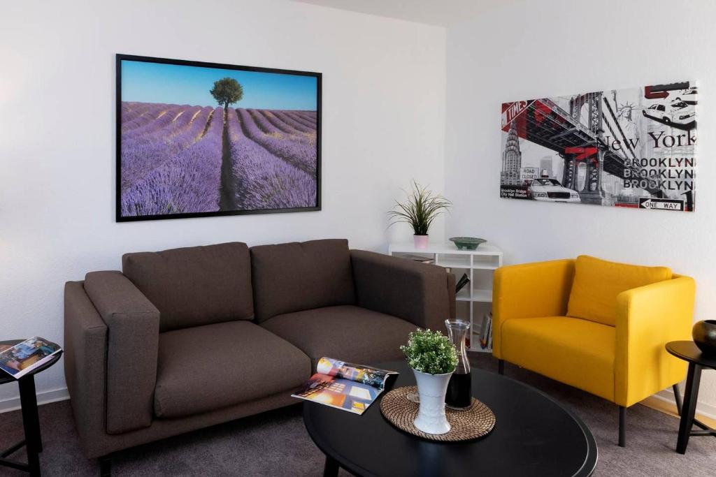 a living room with a couch and a table at Talblick Appartement in traumhafter Lage! in Ober-Hambach