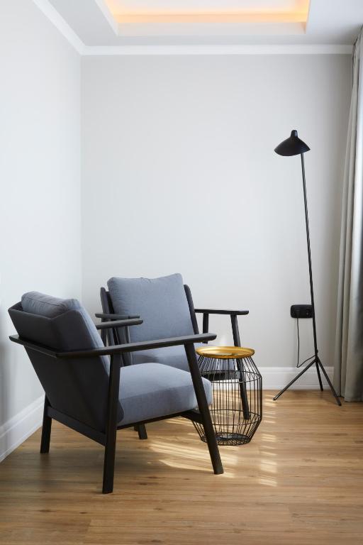 The Artist Athens - Resim 18