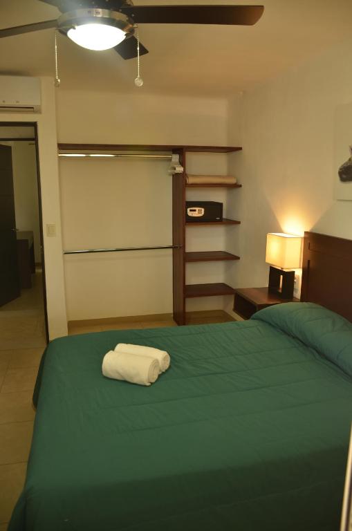 Postel nebo postele na pokoji v ubytování Zenharmony Suites