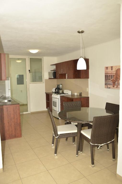 Kuchyň nebo kuchyňský kout v ubytování Zenharmony Suites