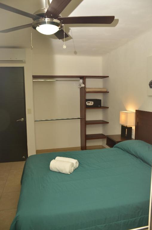 Postel nebo postele na pokoji v ubytování Zenharmony Suites