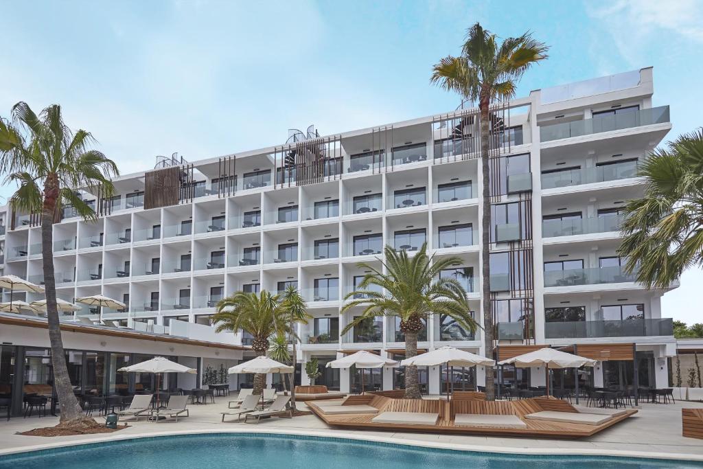 The swimming pool at or close to Bordoy Alcudia Port Suites - Adults Only