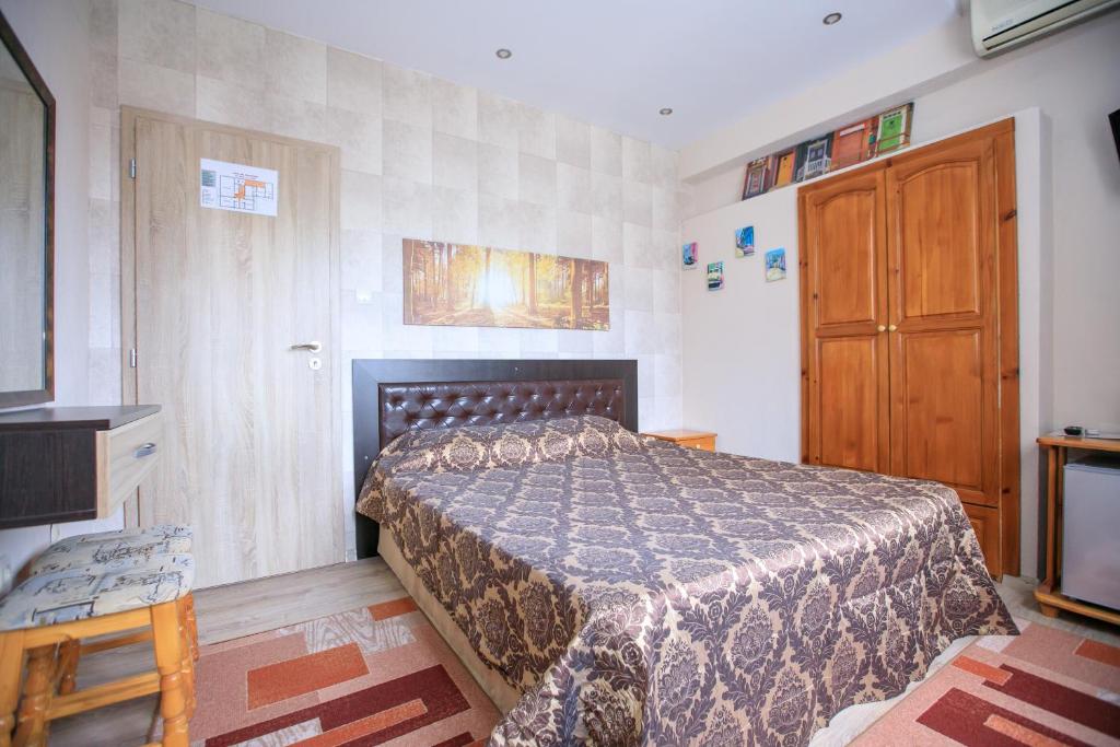 A bed or beds in a room at Guest House Amore