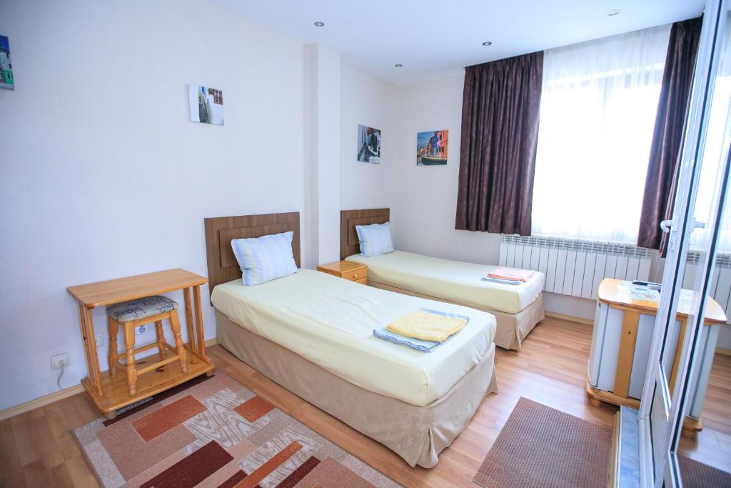 A bed or beds in a room at Guest House Amore