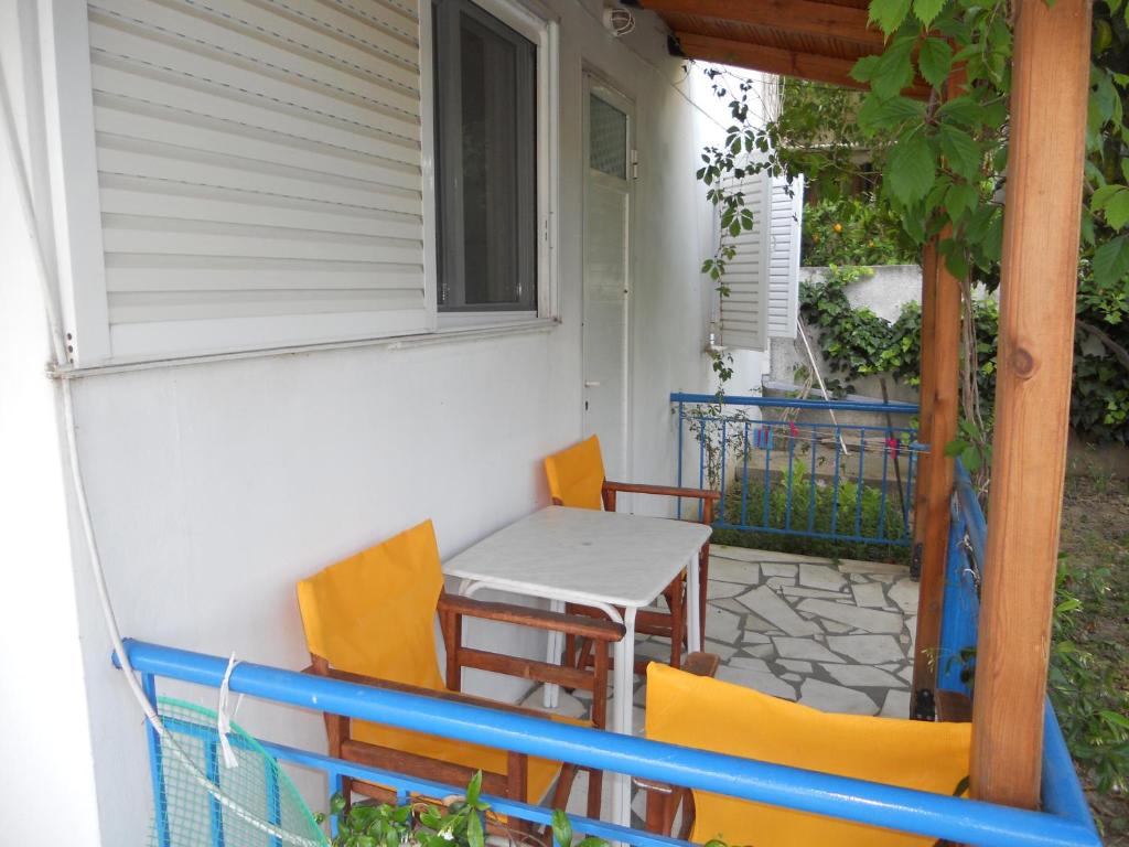 A balcony or terrace at Glaros Studios
