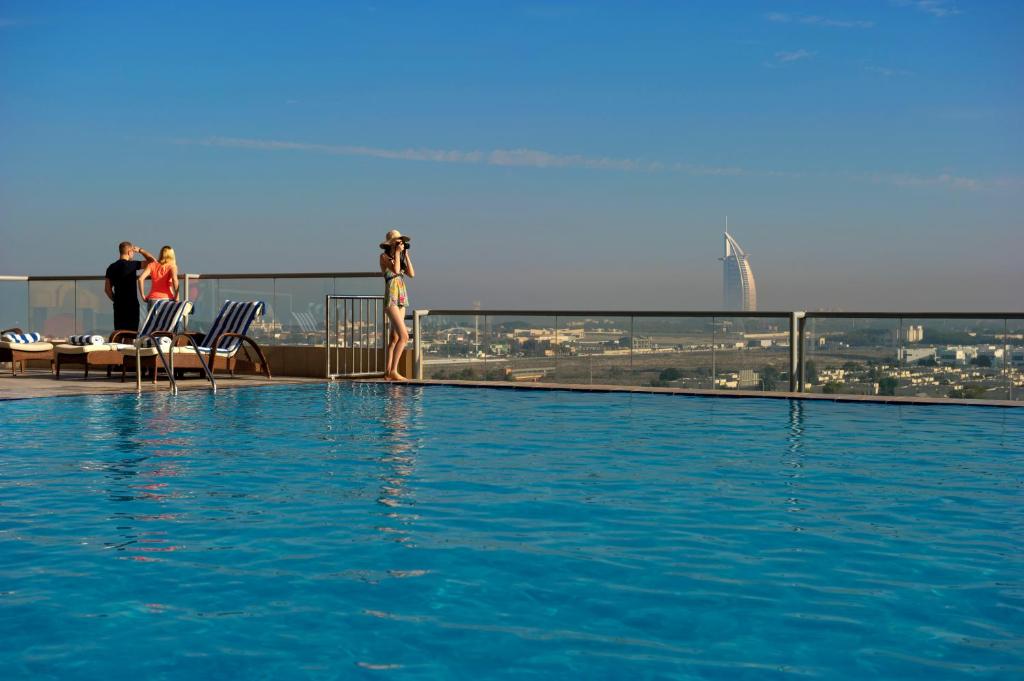 Bazén v ubytování Two Seasons Hotel & Apartments nebo v jeho okolí