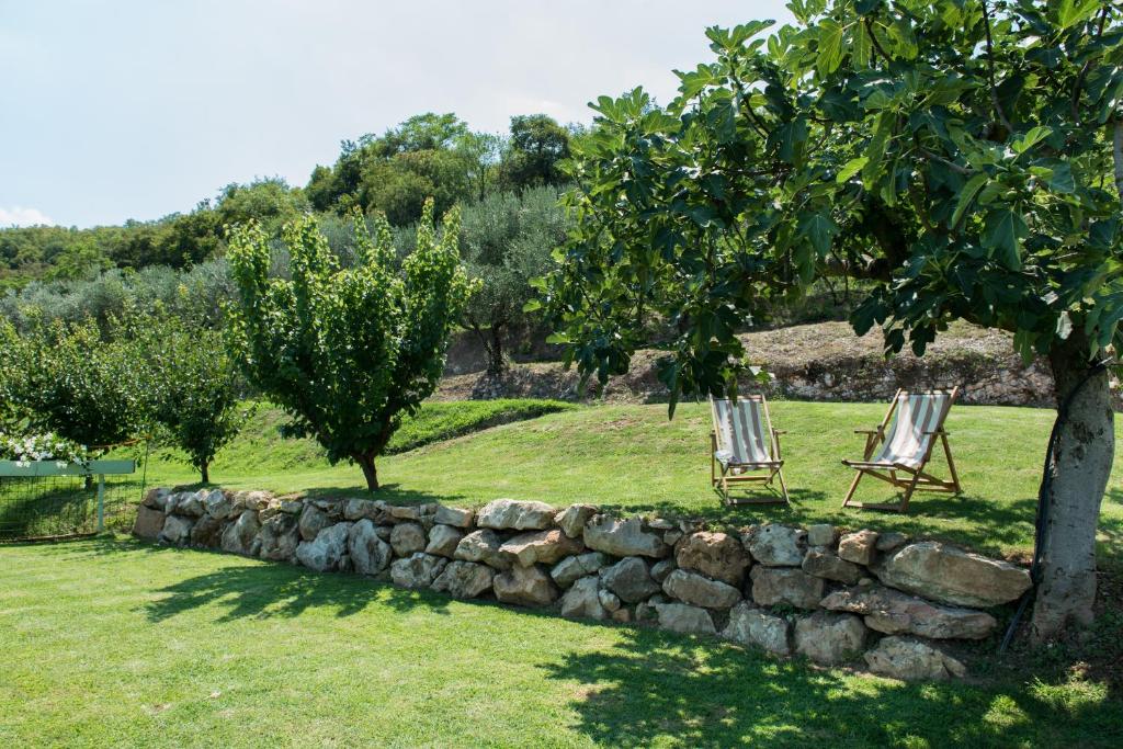 A garden outside Agriturismo Caranatura