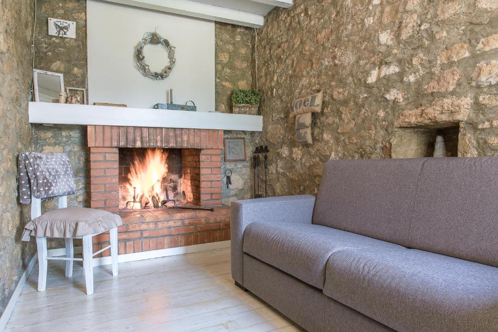 A seating area at Agriturismo Caranatura