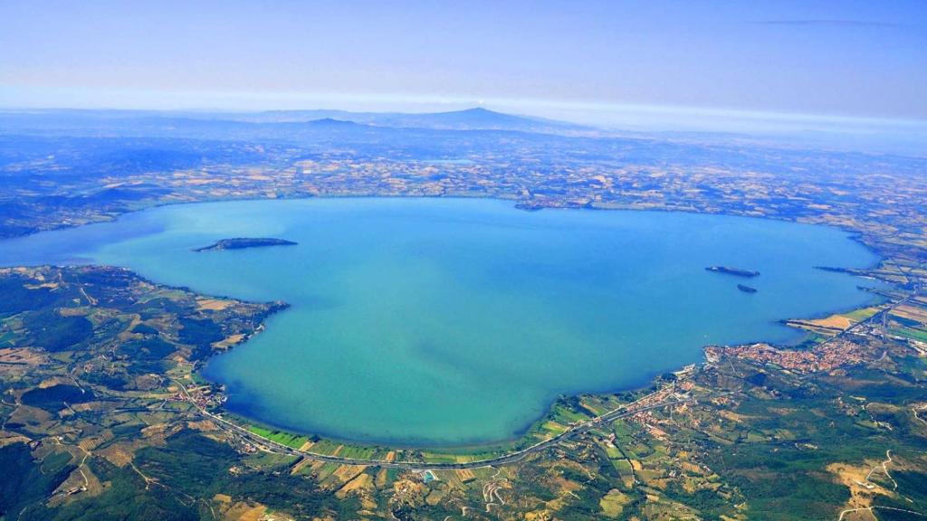 an aerial view of a large body of water at B&B Dolce Casa in Panicarola
