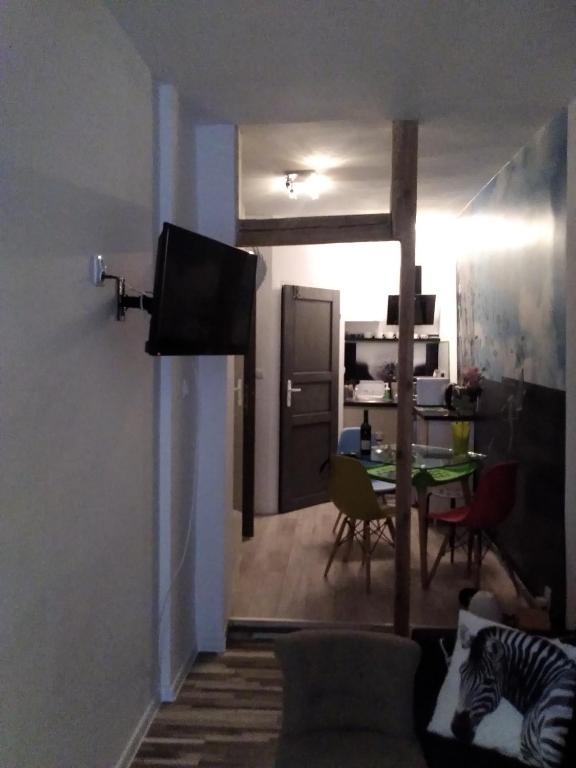 Televízia a/alebo spoločenská miestnosť v ubytovaní Beautiful Apartment