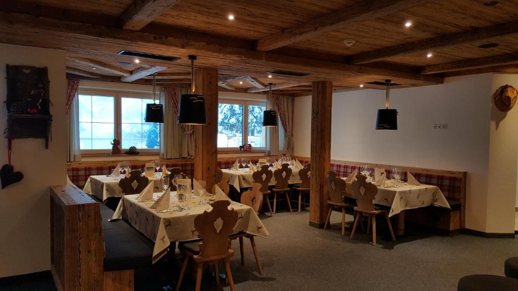 Restaurace v ubytování Berggasthof Schatzbergalm