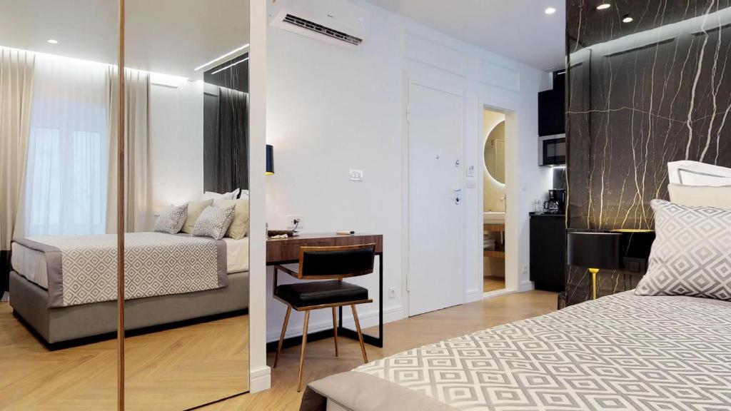 Posteľ alebo postele v izbe v ubytovaní Illyria Luxury Studio Apartments
