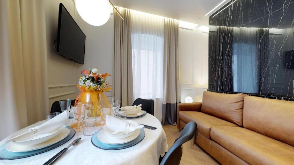 Televízia a/alebo spoločenská miestnosť v ubytovaní Illyria Luxury Studio Apartments