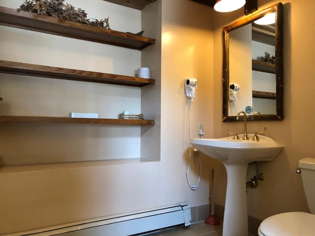 Mountain Home Inn - Room King Con Baño De Spa Y Chimenea
