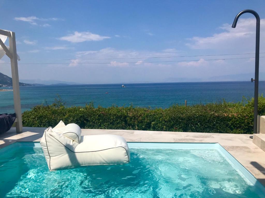 Bazén v ubytování Palms and Spas Villas Retreat nebo v jeho okolí