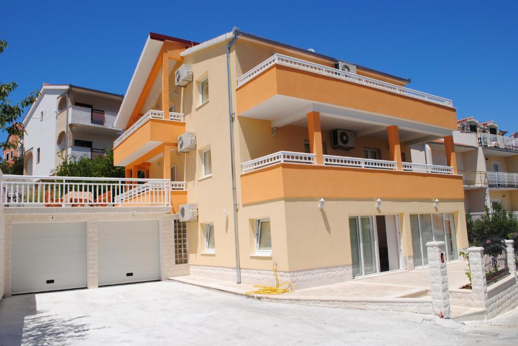 Ciovo Apartments