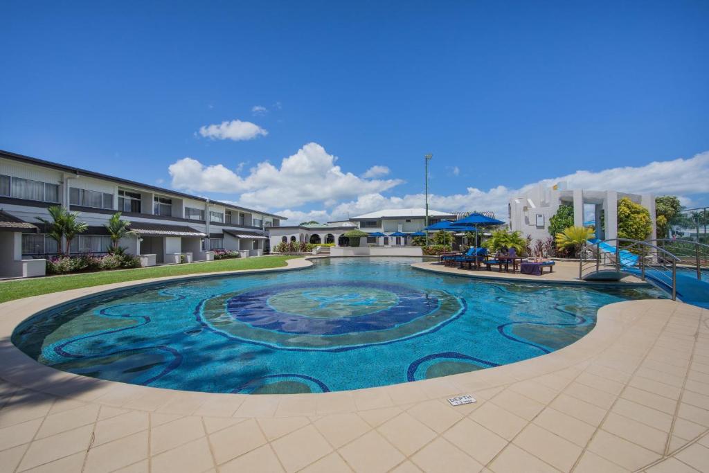 a swimming pool at a apartment complex at Fiji Gateway Hotel in Nadi