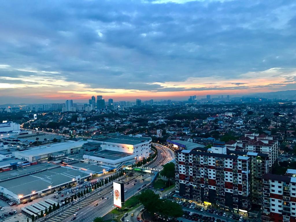 Nespecifikovaný výhled na destinaci Petaling Jaya nebo výhled na město při pohledu z apartmánu