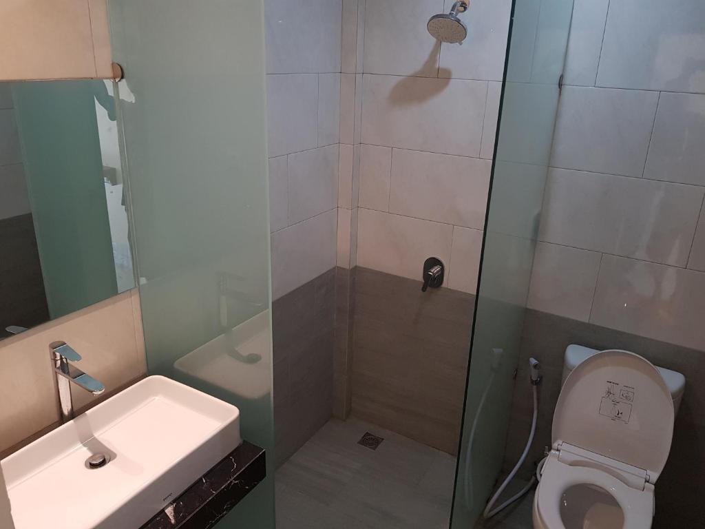 Praba Guesthouse的一间浴室