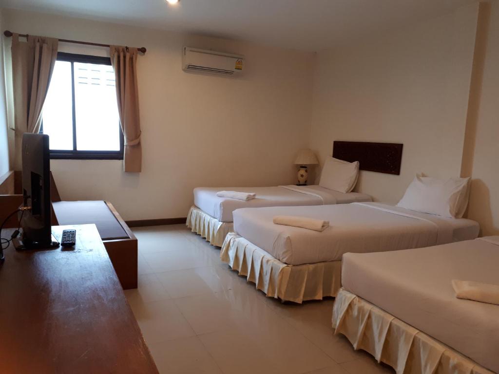 Postel nebo postele na pokoji v ubytování Nathon Residence Hotel