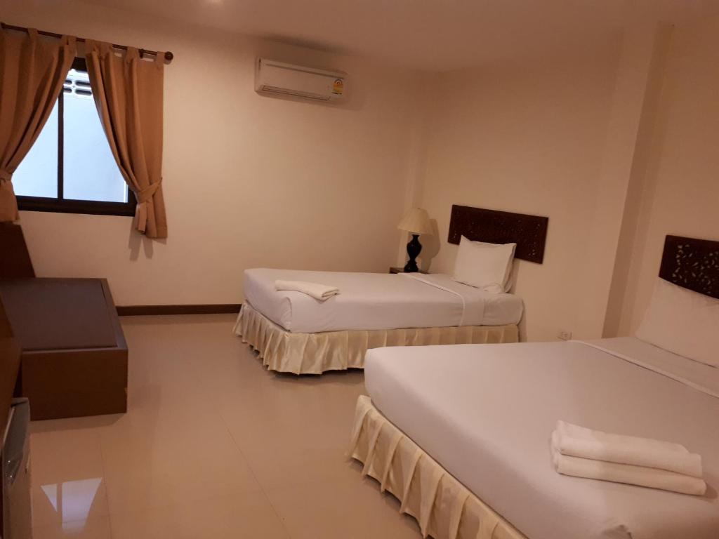 Postel nebo postele na pokoji v ubytování Nathon Residence Hotel