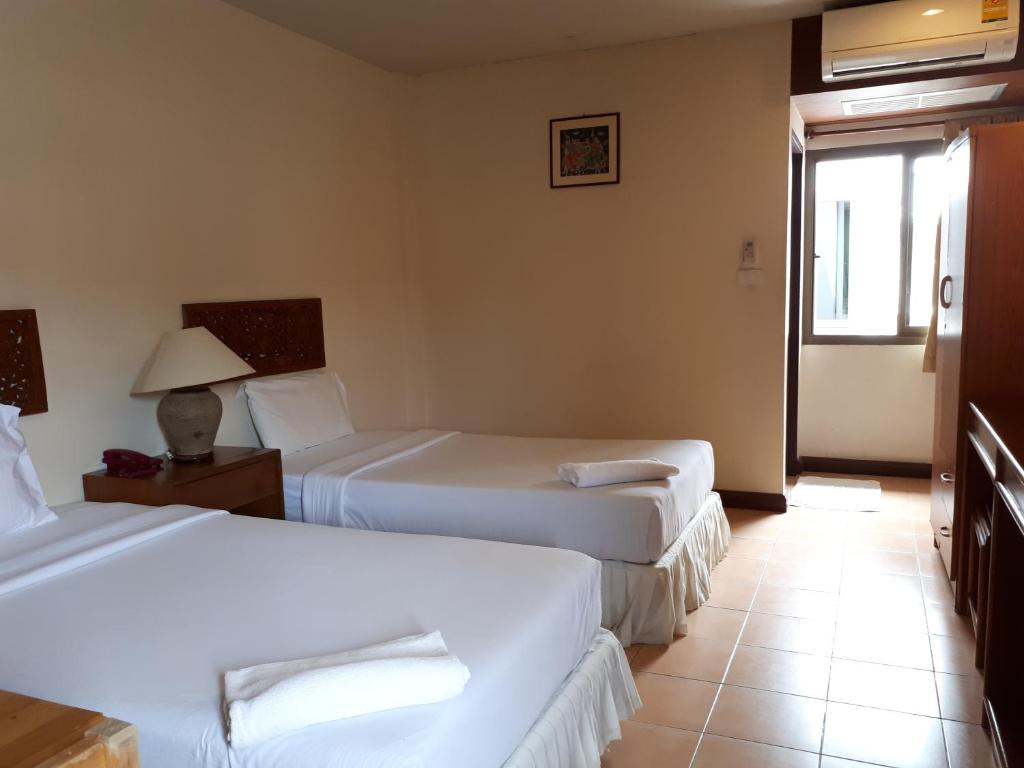 Postel nebo postele na pokoji v ubytování Nathon Residence Hotel