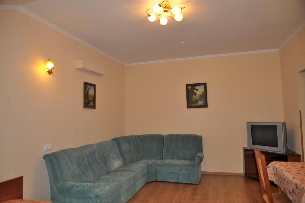 TV a/nebo společenská místnost v ubytování Focus Hotel