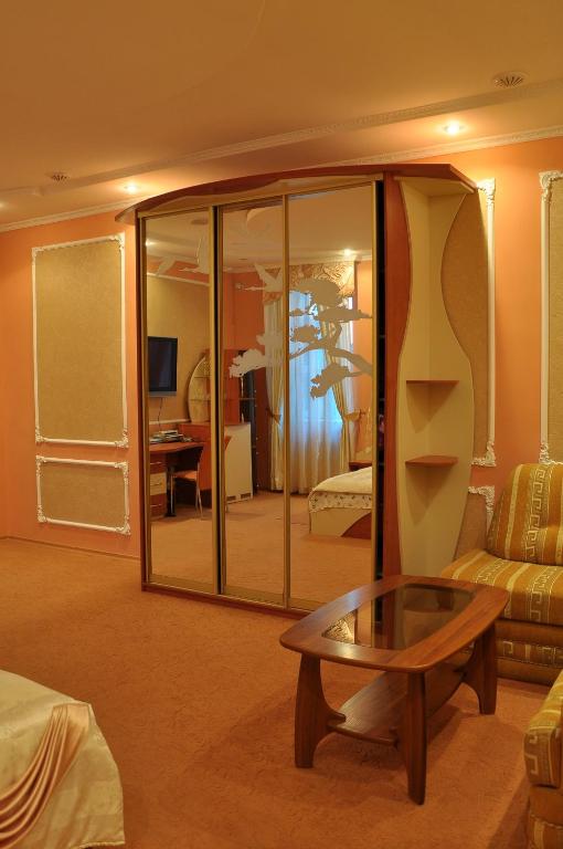 TV a/nebo společenská místnost v ubytování Focus Hotel