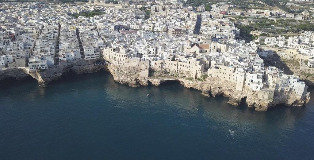an aerial view of a city on a cliff at Dimora Talenti in Polignano a Mare